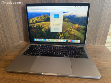 2019 MacBook Pro 13" Touchbar, 16GB, i7, 512GB SSD Magyar billentyűzet