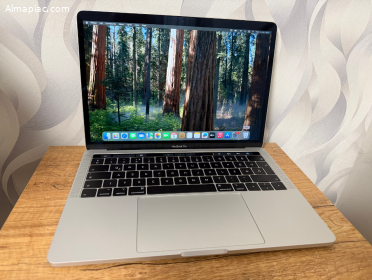 Eladó 2018 MacBook Pro 13" Touch Bar 8GB RAM, 256 GB SSD