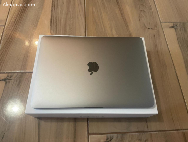 Eladó 2019 MacBook Pro 13" Touch Bar, Magyar billentyűzet, doboz
