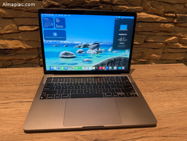 Eladó karcmentes M1 MacBook Pro 13", 8GB RAM, 256 GB SSD