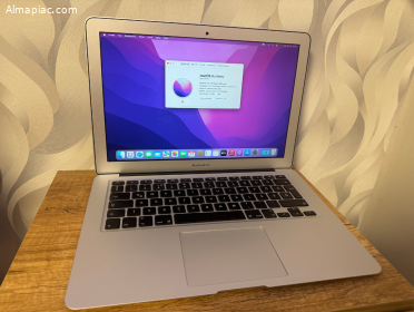 Karcmentes 2015 MacBook Air 13" 8GB RAM, Magyar billentyűzet