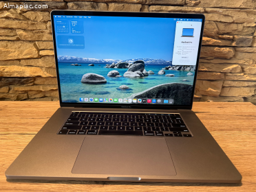 Karcmentes 2019 MacBook Pro 16" Touch Bar i7, 500 SSD, 32GB RAM